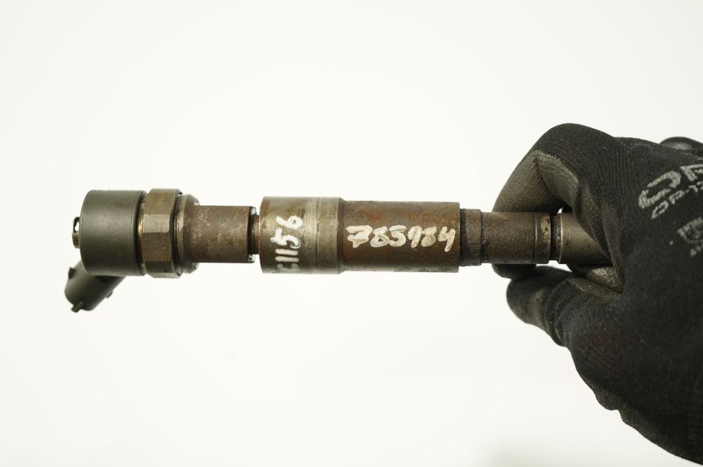 Fuel injector (7)