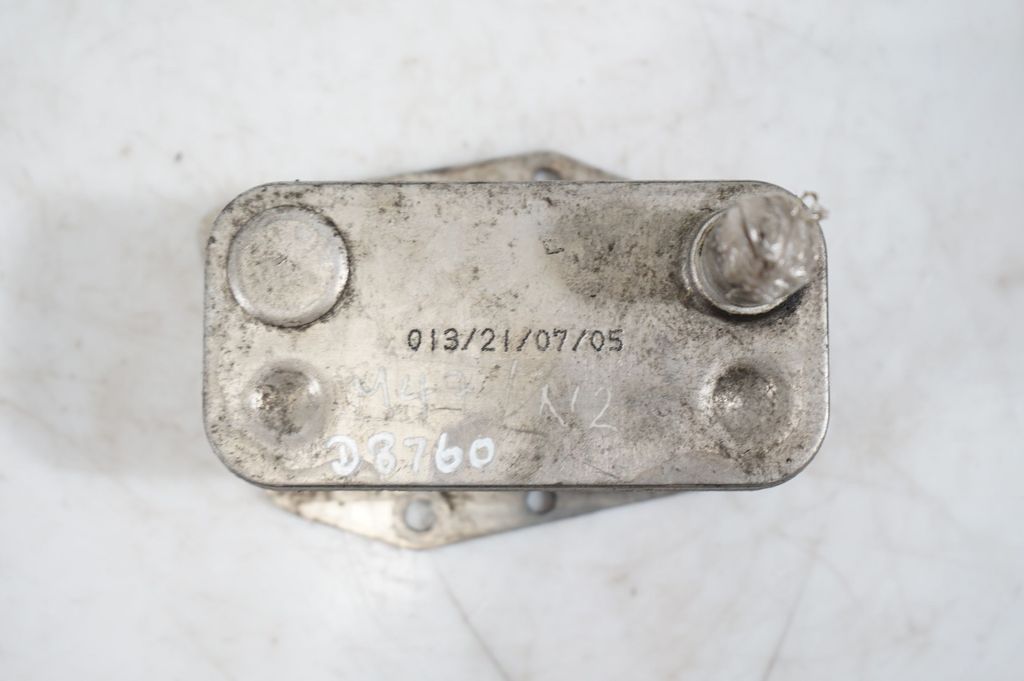 Engine oil radiator (10)