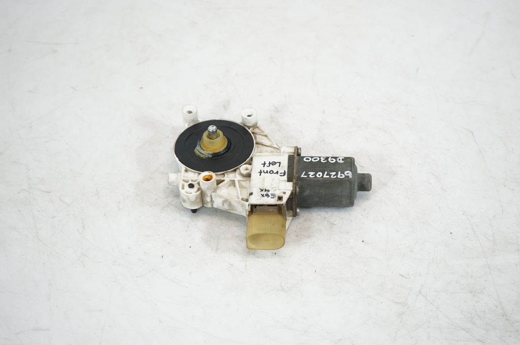 Front door window regulator with motor (3)