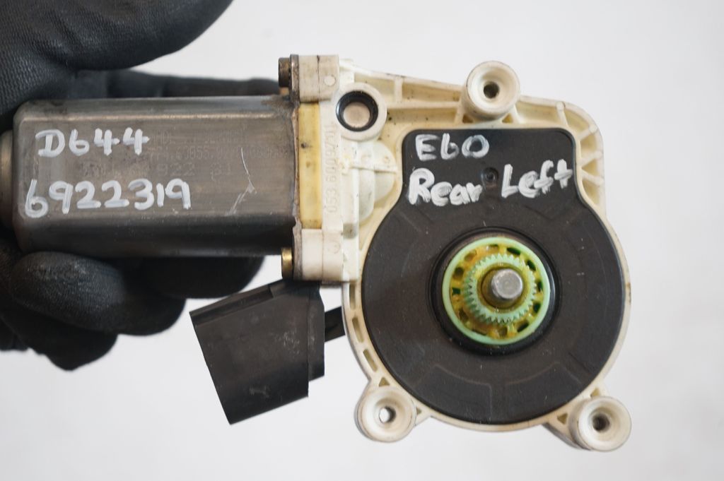 Rear door window regulator motor (8)