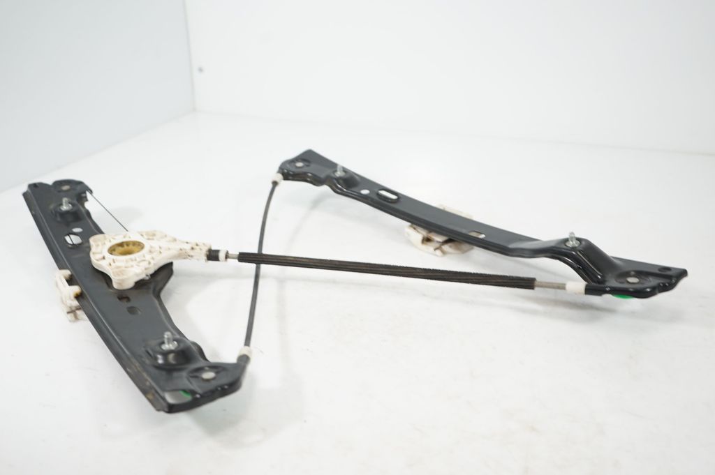 Front door window regulator with motor (7)