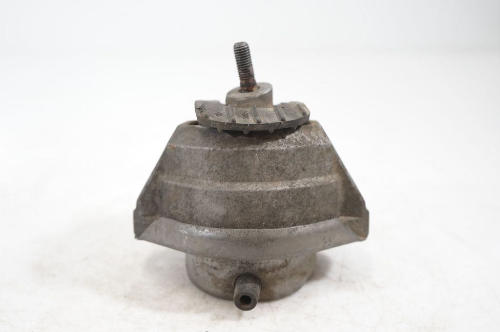 Engine mount bracket (4)