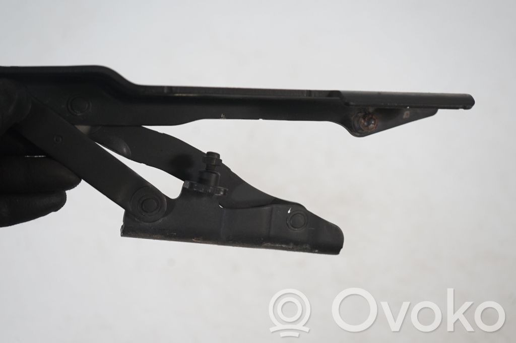 Engine bonnet/hood hinges (6)