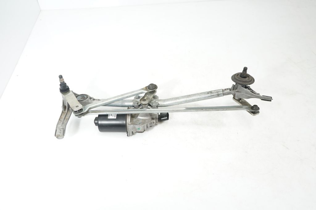 Front wiper linkage and motor (5)