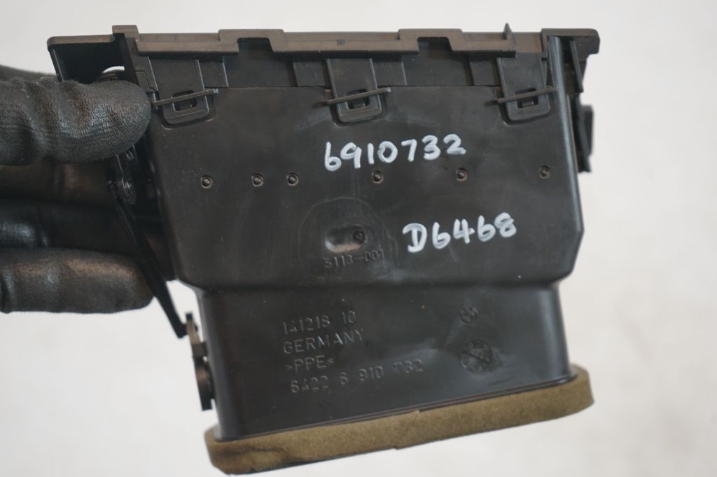 Dashboard side air vent grill/cover trim (8)