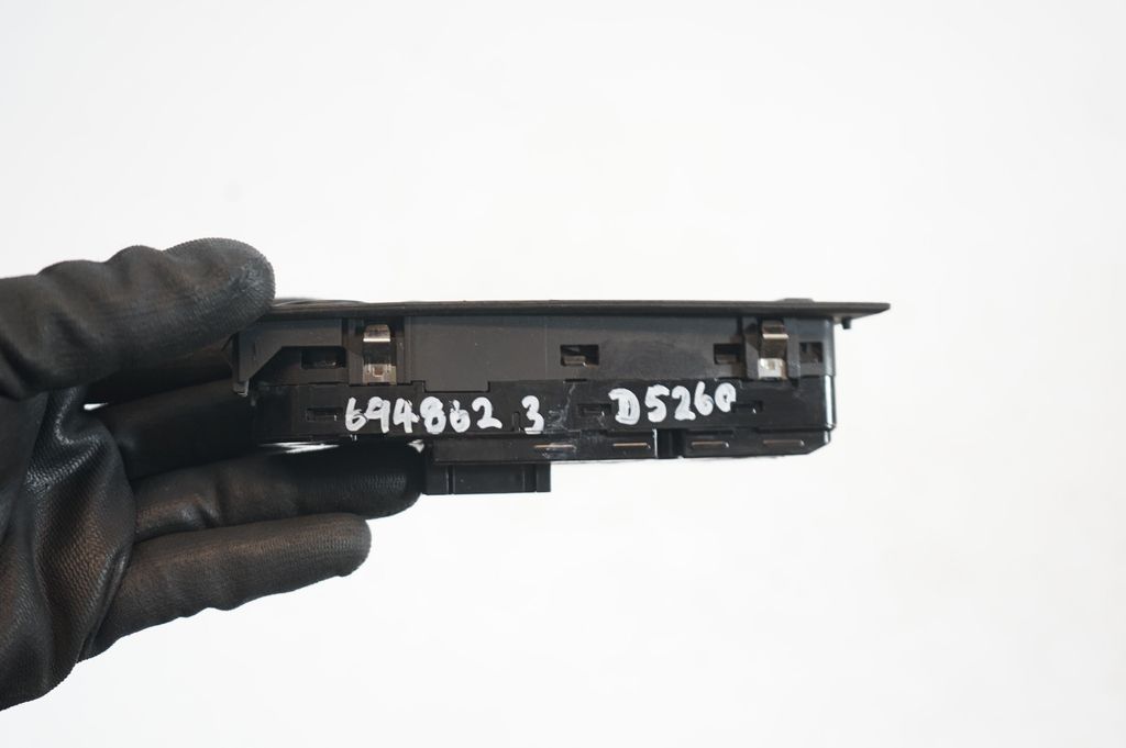 Electric window control switch (8)