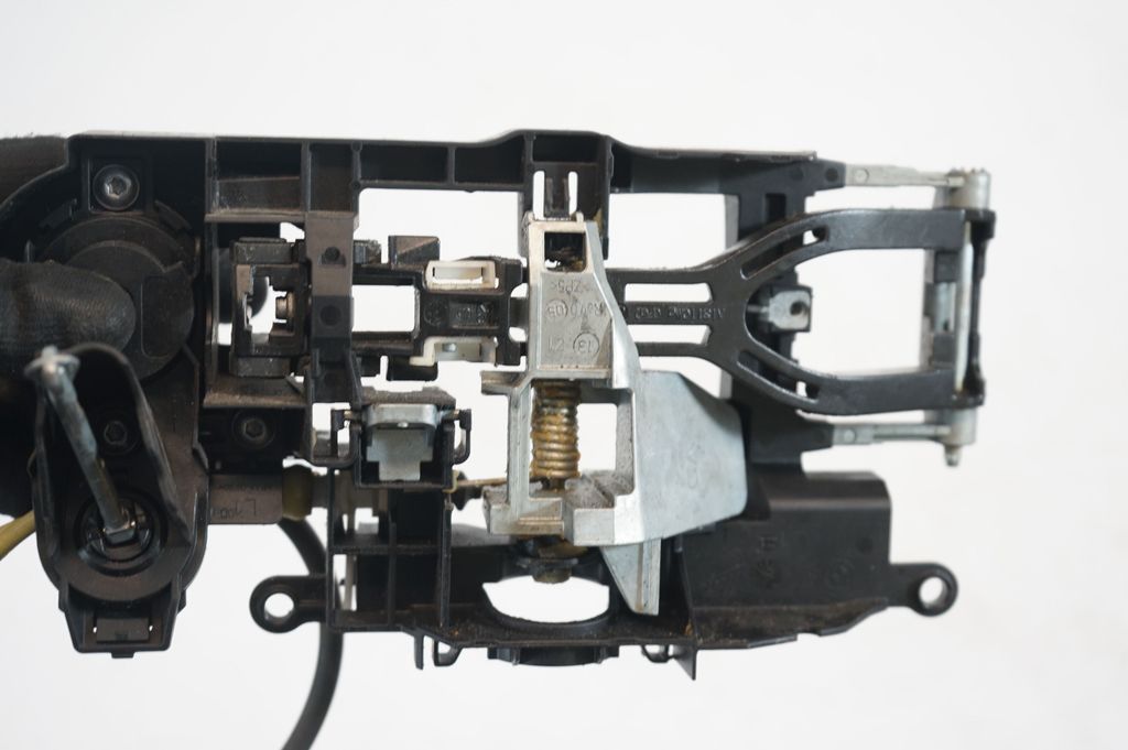 Front door exterior handle/bracket (6)