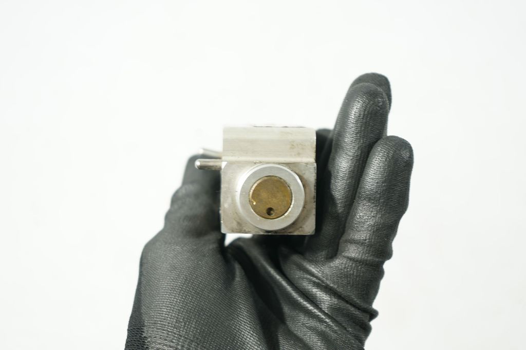 Air conditioning (A/C) expansion valve (8)