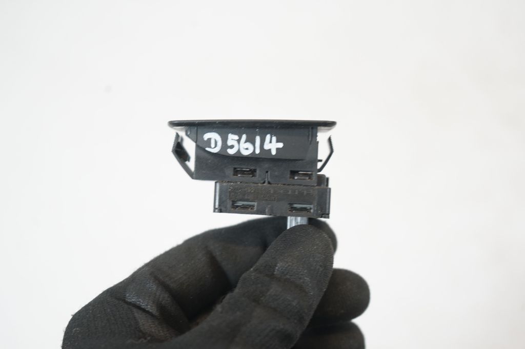 Electric window control switch (8)