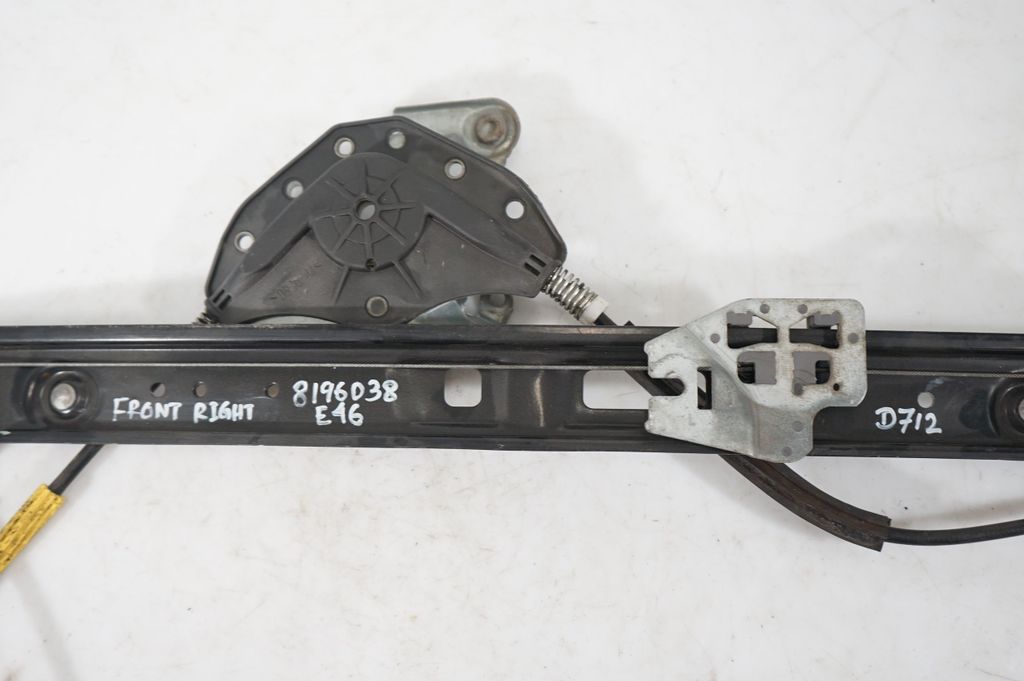 Front door window regulator with motor (8)