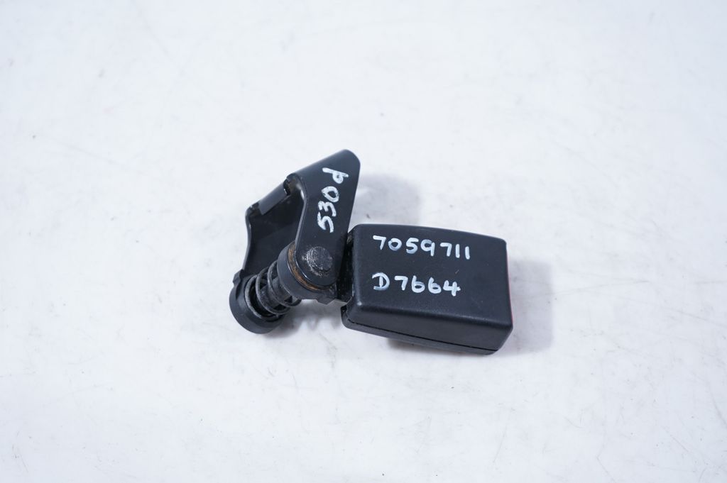 Rear seatbelt buckle (4)