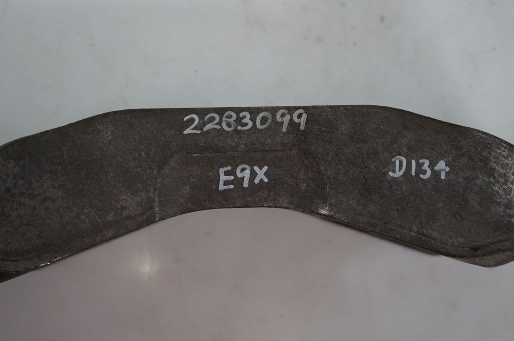 Gearbox mounting bracket (7)