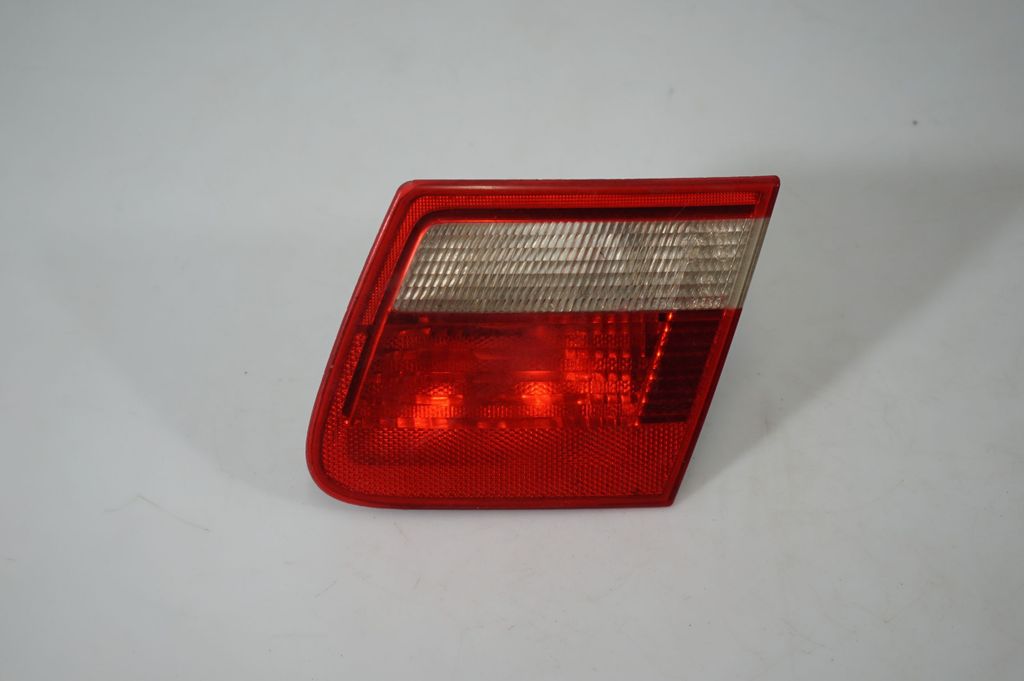 Tailgate rear/tail lights (3)