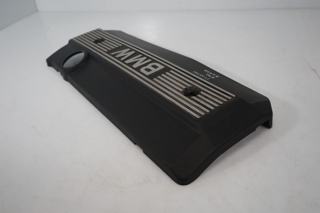 Engine cover (trim) (6)