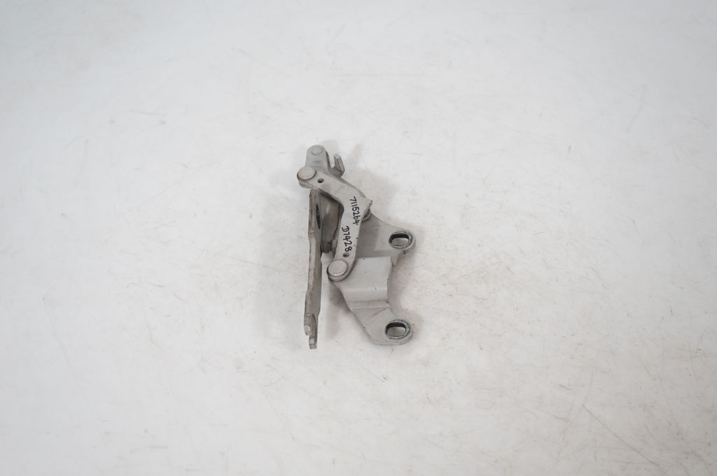 Engine bonnet/hood hinges (2)