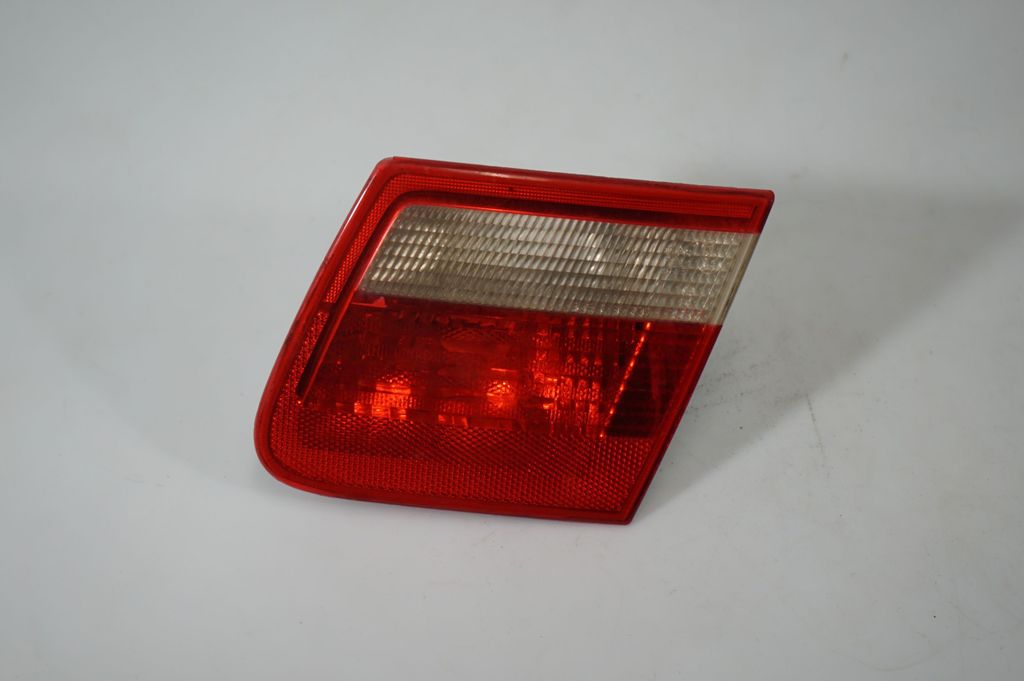 Tailgate rear/tail lights