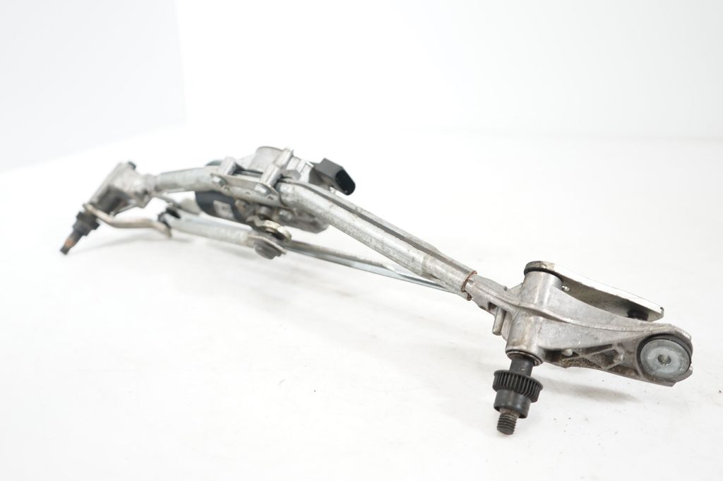 Front wiper linkage and motor (6)