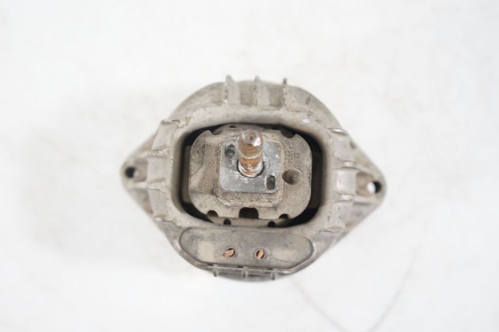 Engine mount bracket (7)