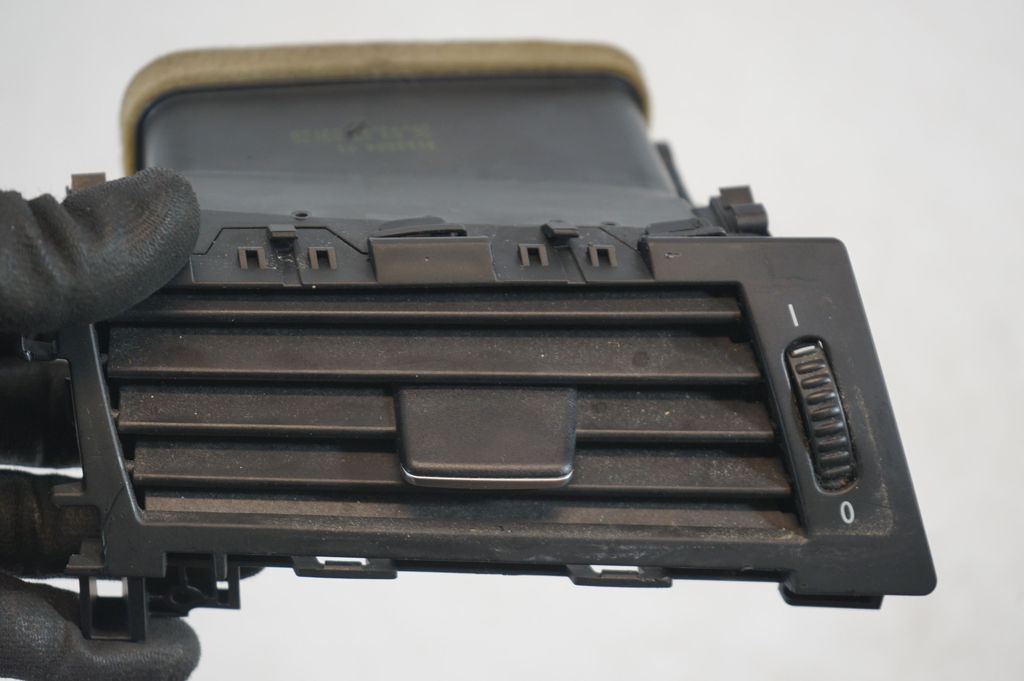 Dashboard side air vent grill/cover trim (7)