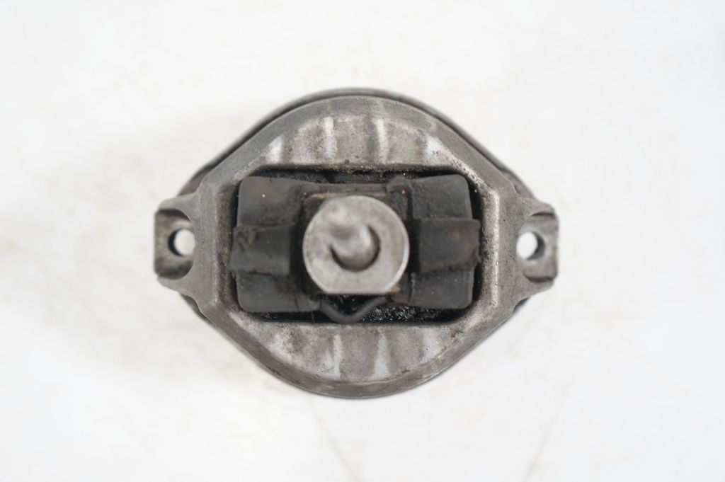 Engine mount bracket (7)