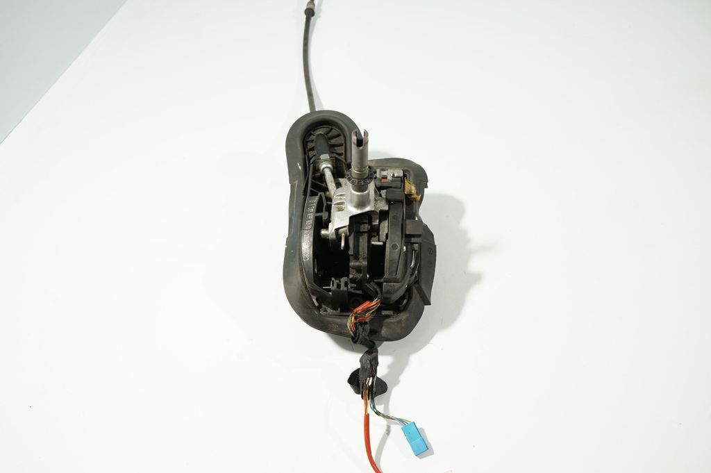 Gear shifter/selector (10)