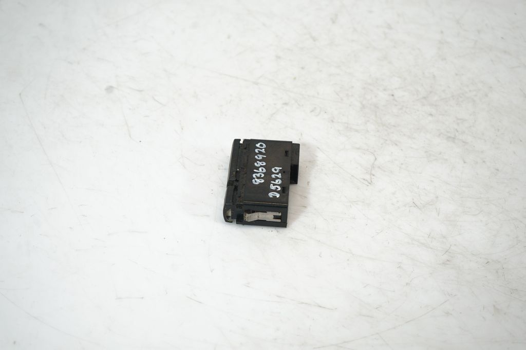 Hazard light switch (2)