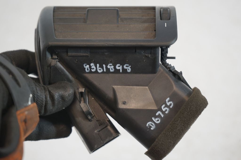 Dashboard side air vent grill/cover trim (8)