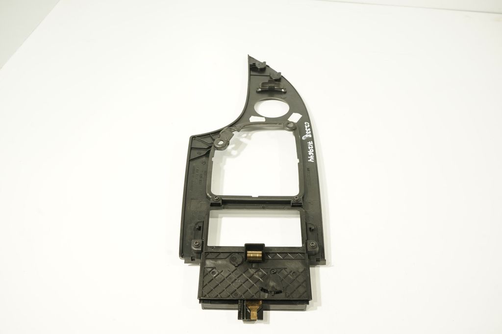 Gear shifter surround trim plastic (7)