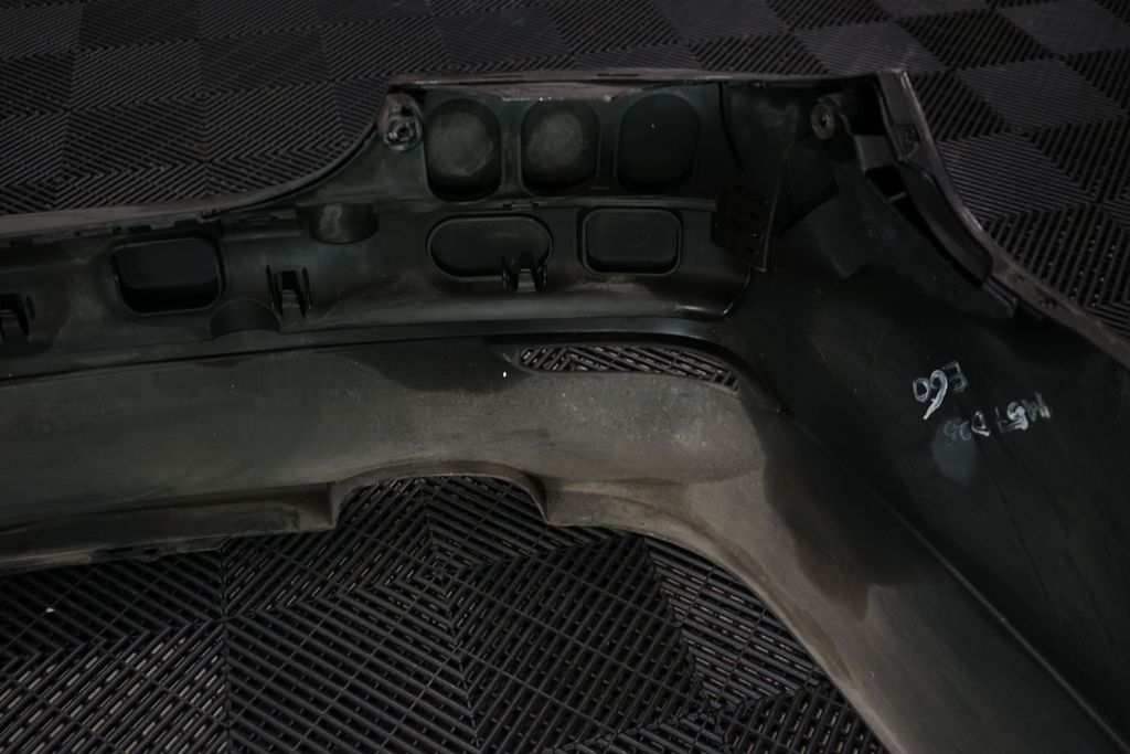 Rear bumper (14)