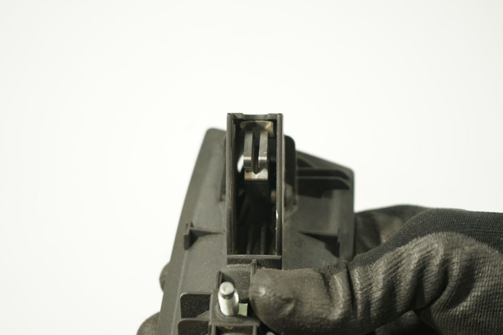 Rear door interior handle (7)