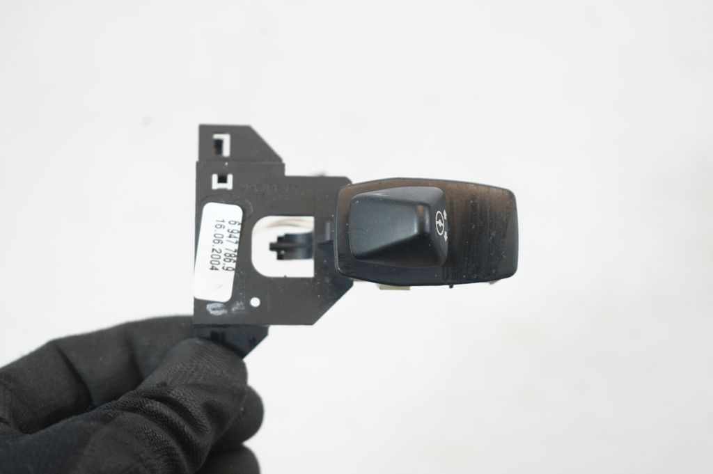 Steering wheel adjustment switch (6)