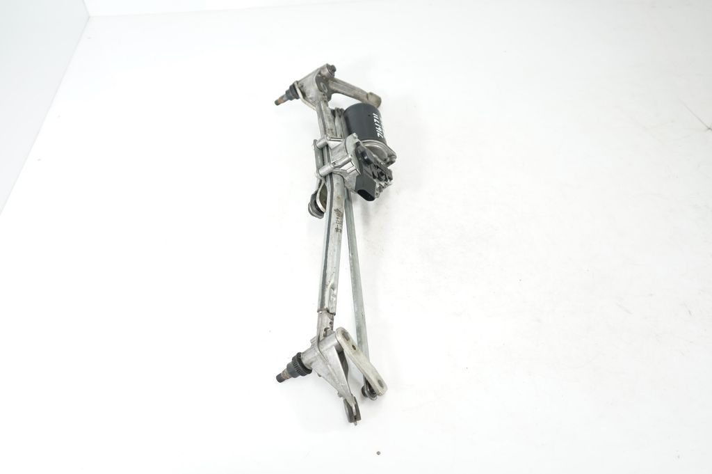 Front wiper linkage and motor (4)