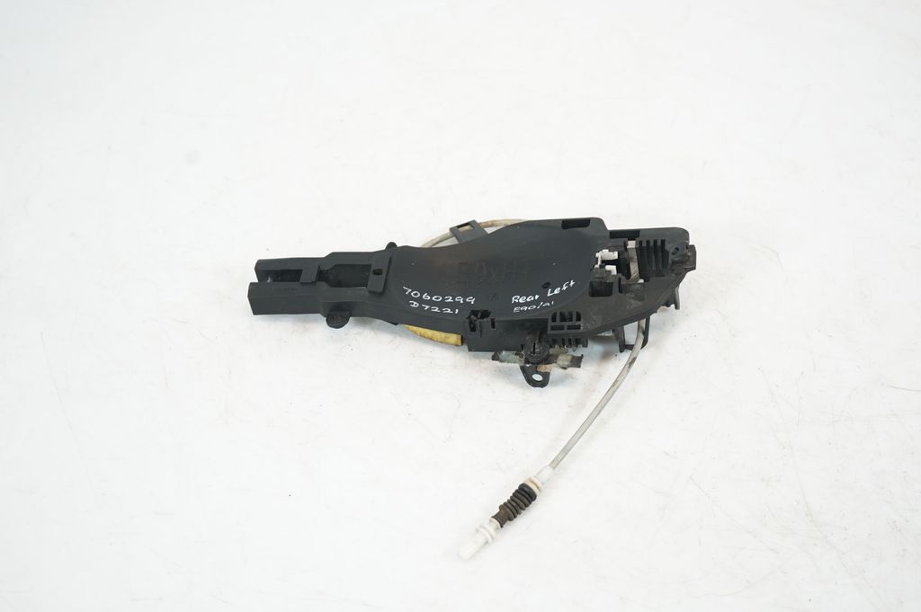 Rear door exterior handle/bracket