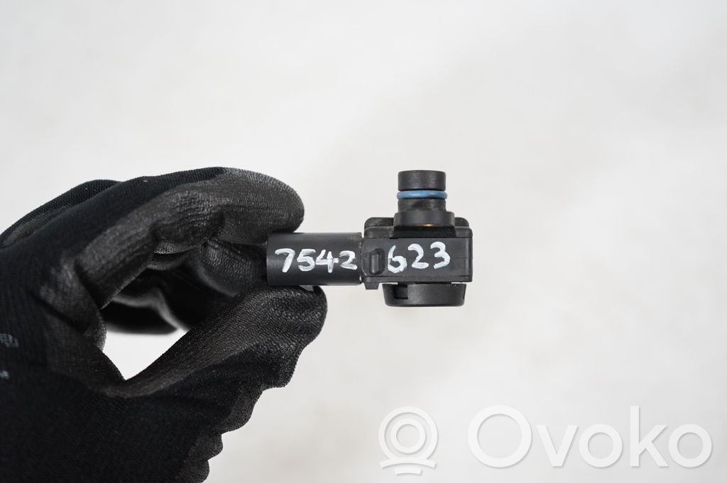Air pressure sensor (9)