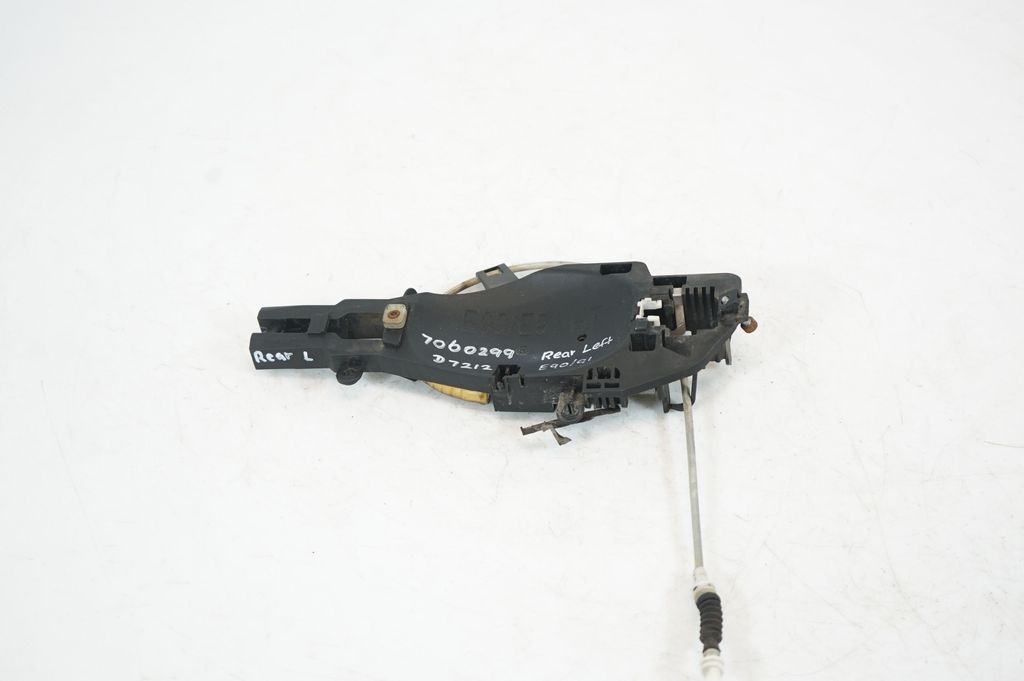 Rear door exterior handle/bracket