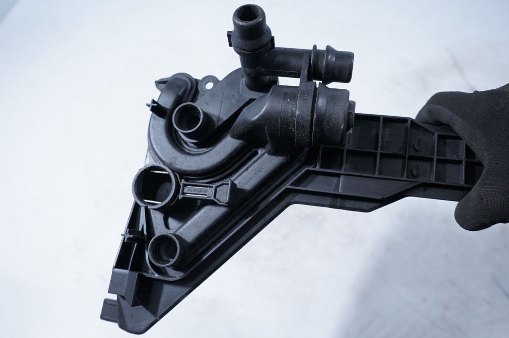 Coolant expansion tank/reservoir (7)