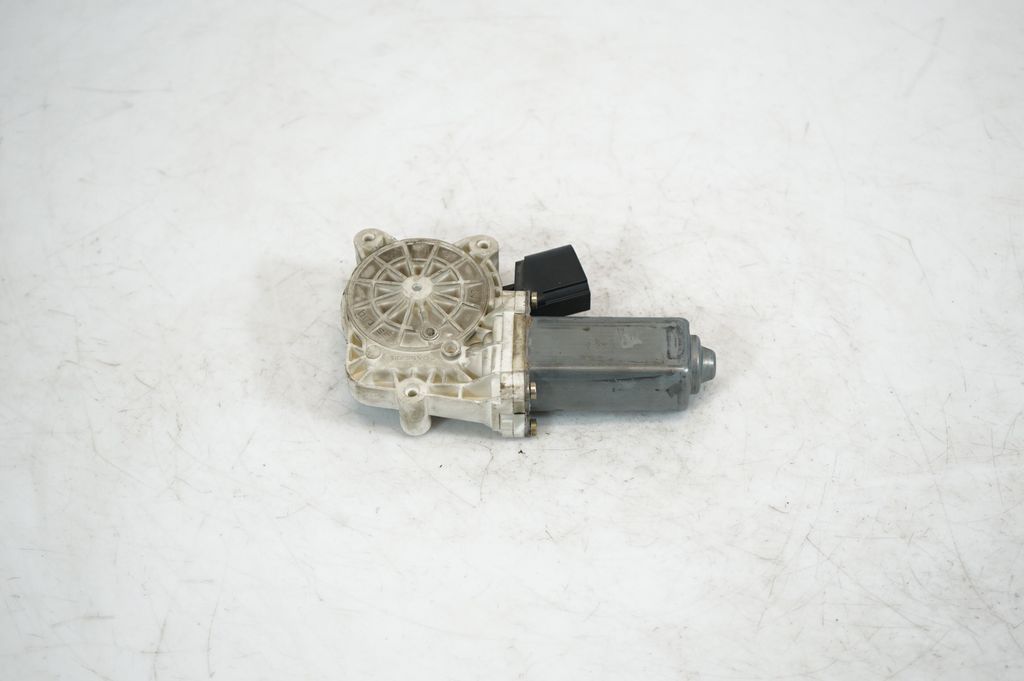Front door window regulator motor (5)