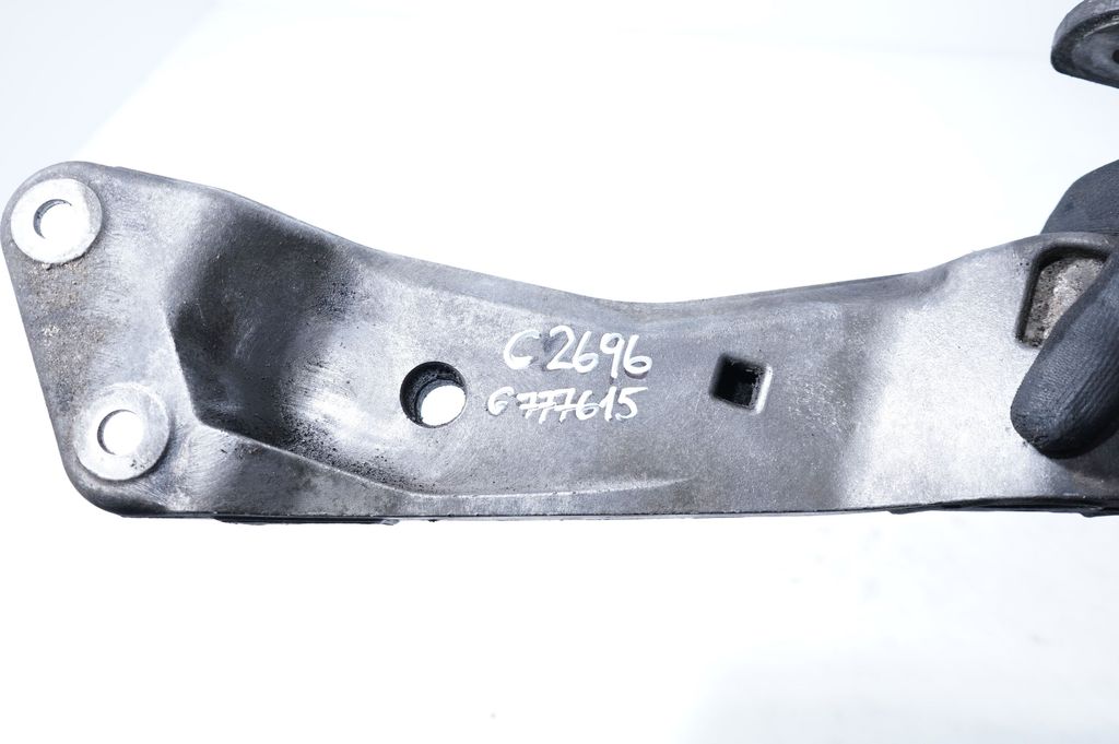 Gearbox mounting bracket (7)