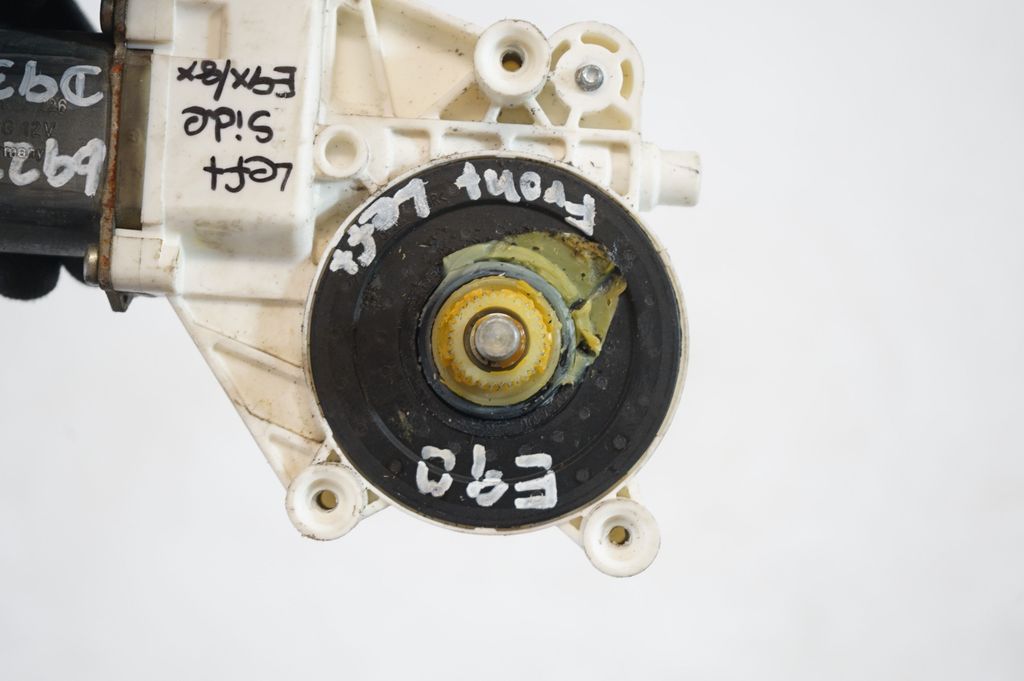 Front door window regulator with motor (7)