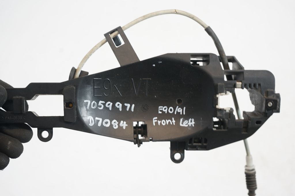 Front door exterior handle/bracket (7)