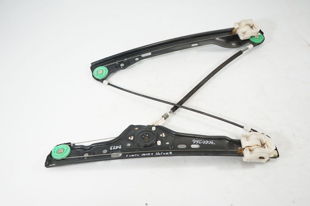 Front door window regulator with motor (3)