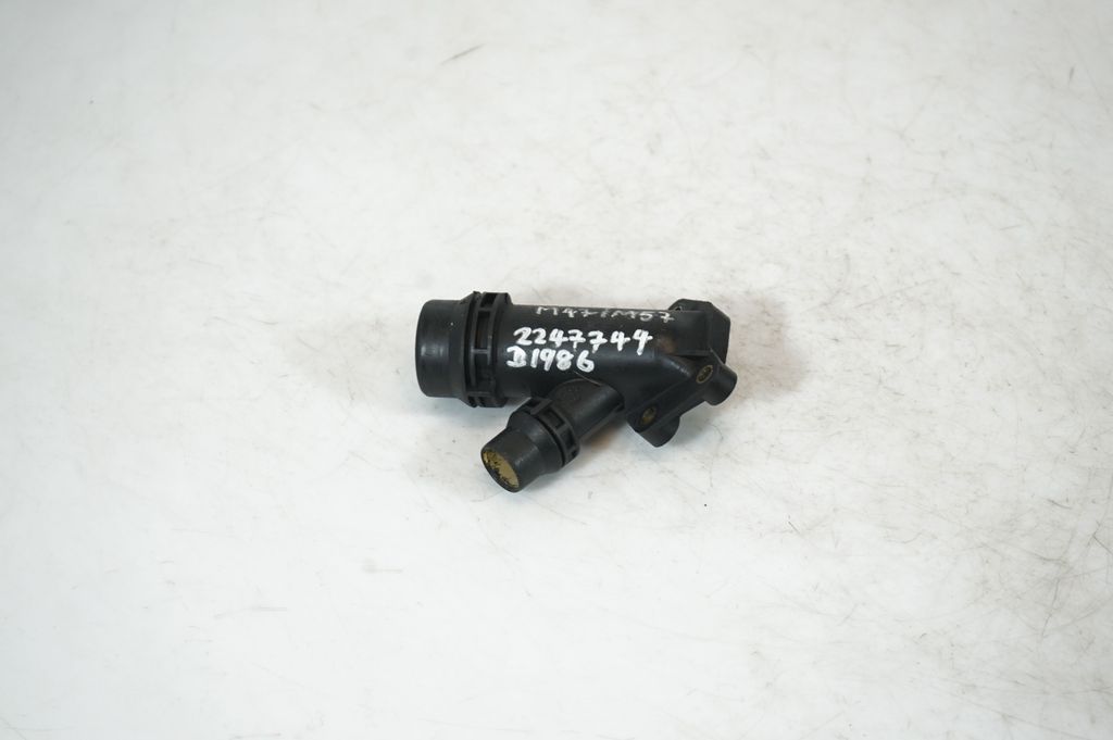 Engine coolant pipe/hose