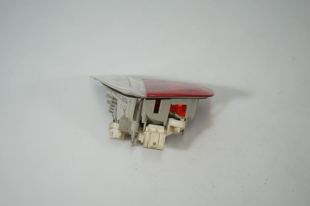 Tailgate rear/tail lights (3)