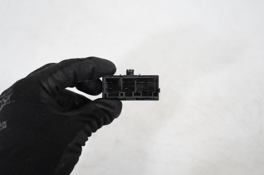 Seat control module (6)