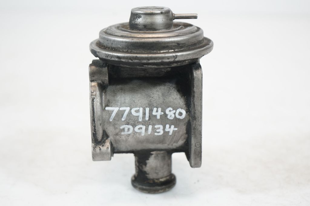 EGR valve (10)