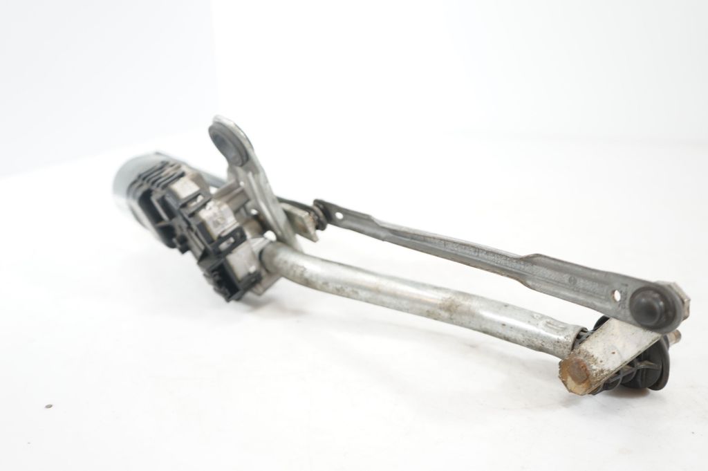 Front wiper linkage and motor (7)