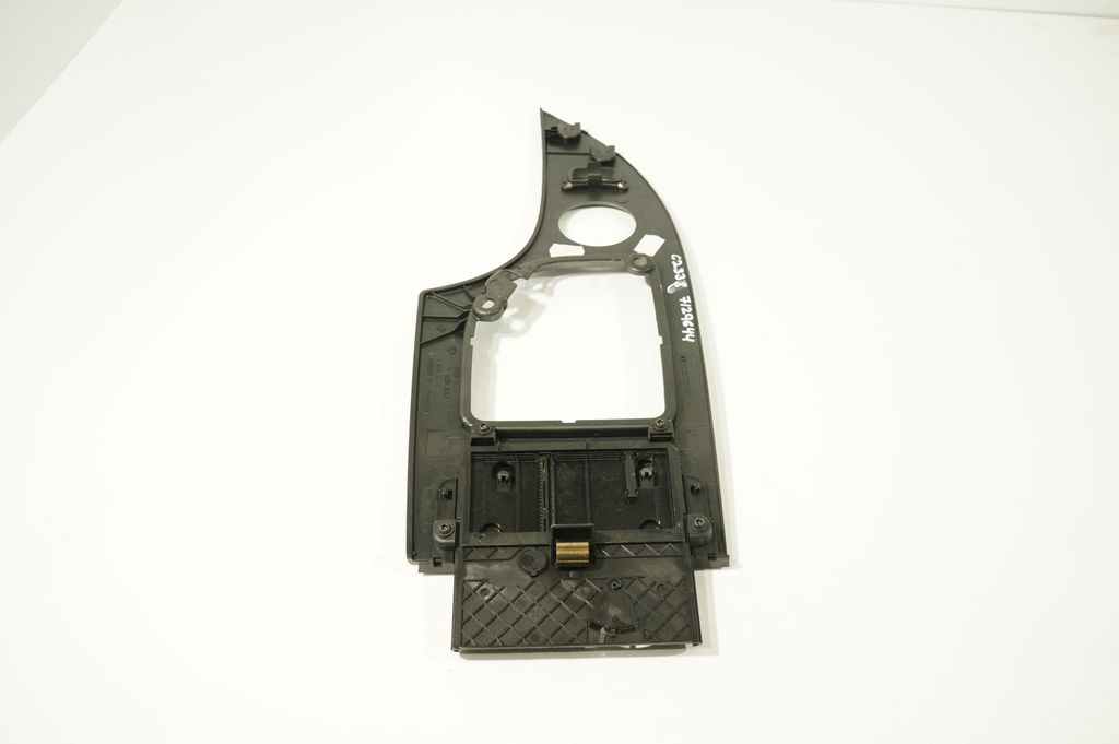 Gear shifter surround trim plastic (8)