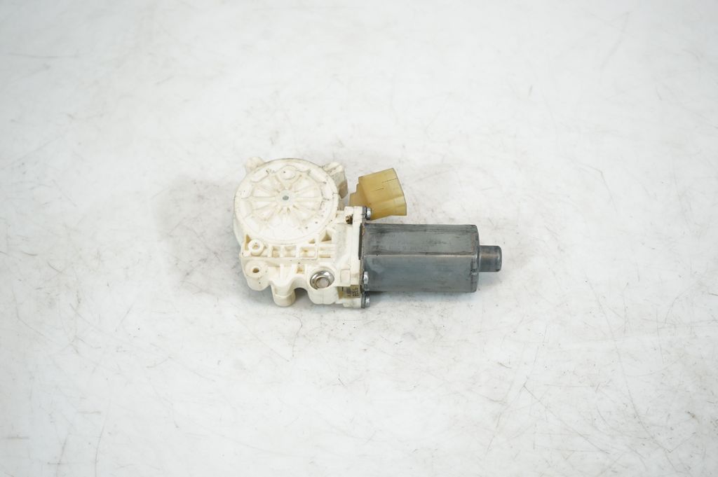 Front door window regulator with motor (5)