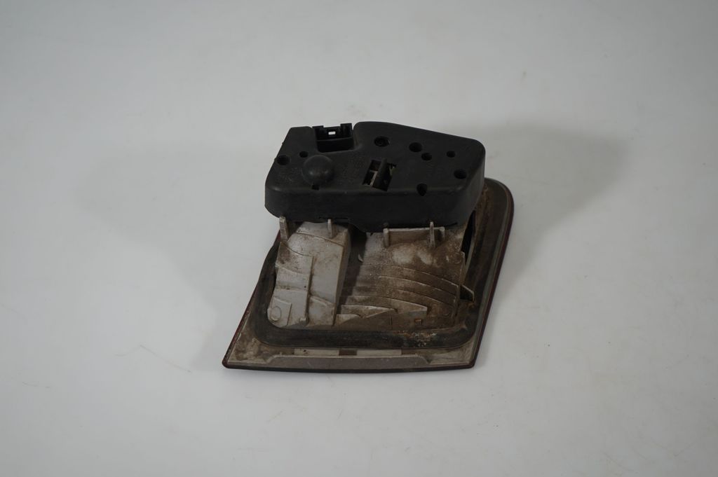 Tail light bulb cover holder (5)