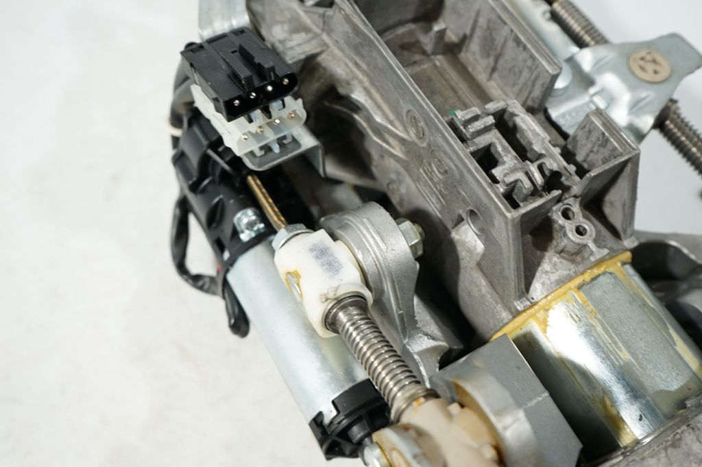 Steering column universal joint (8)